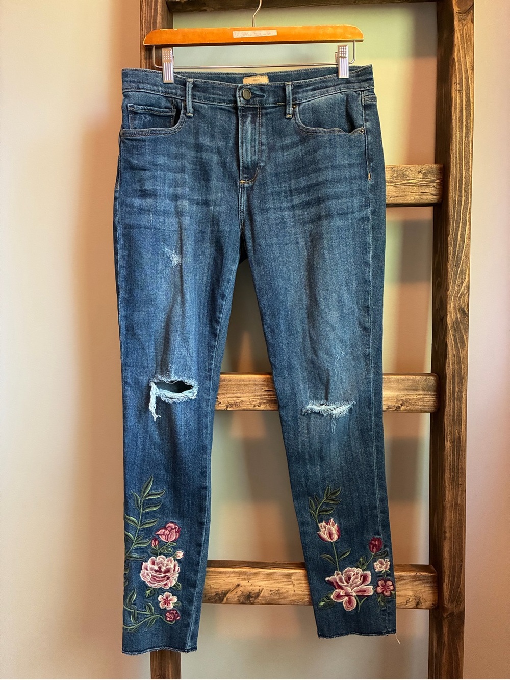 Driftwood Jackie Distressed Jeans Floral Embroidered W30 L28